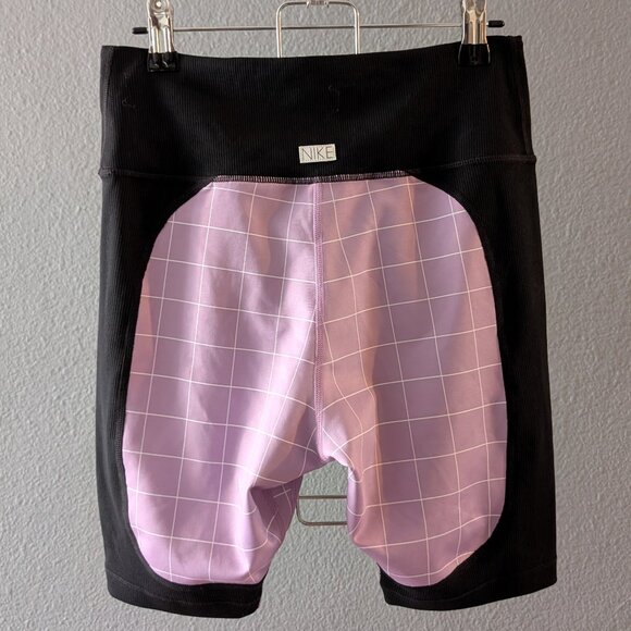 Like New Women's 5" Biker Shorts Size Small - Picture 2 of 7